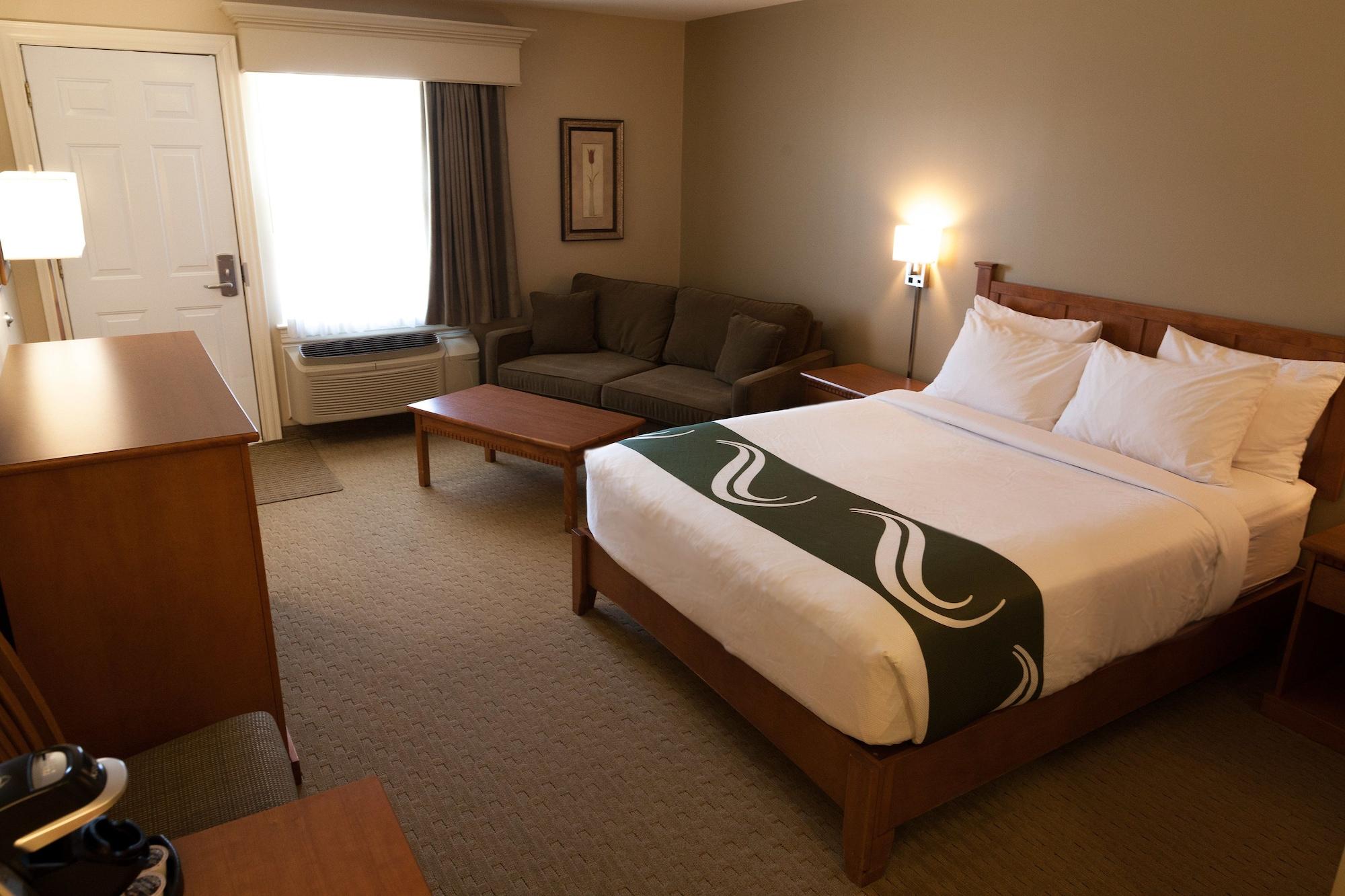 Quality Inn & Suites Amsterdam Fredericton Bagian luar foto