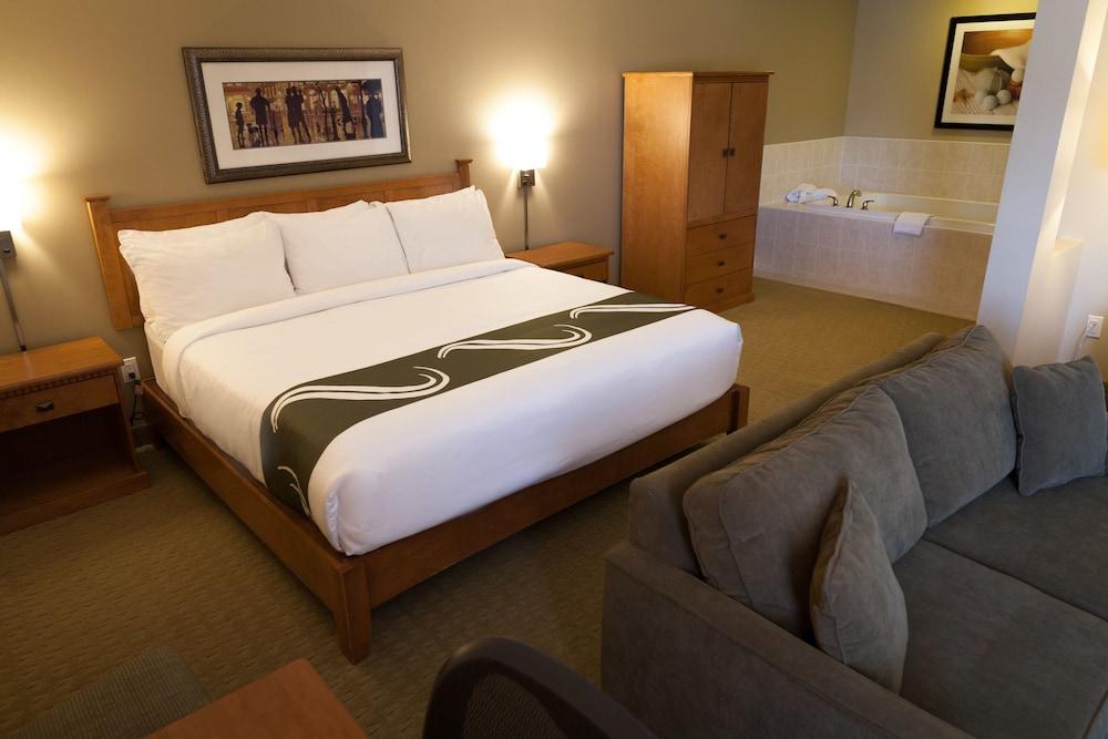 Quality Inn & Suites Amsterdam Fredericton Bagian luar foto