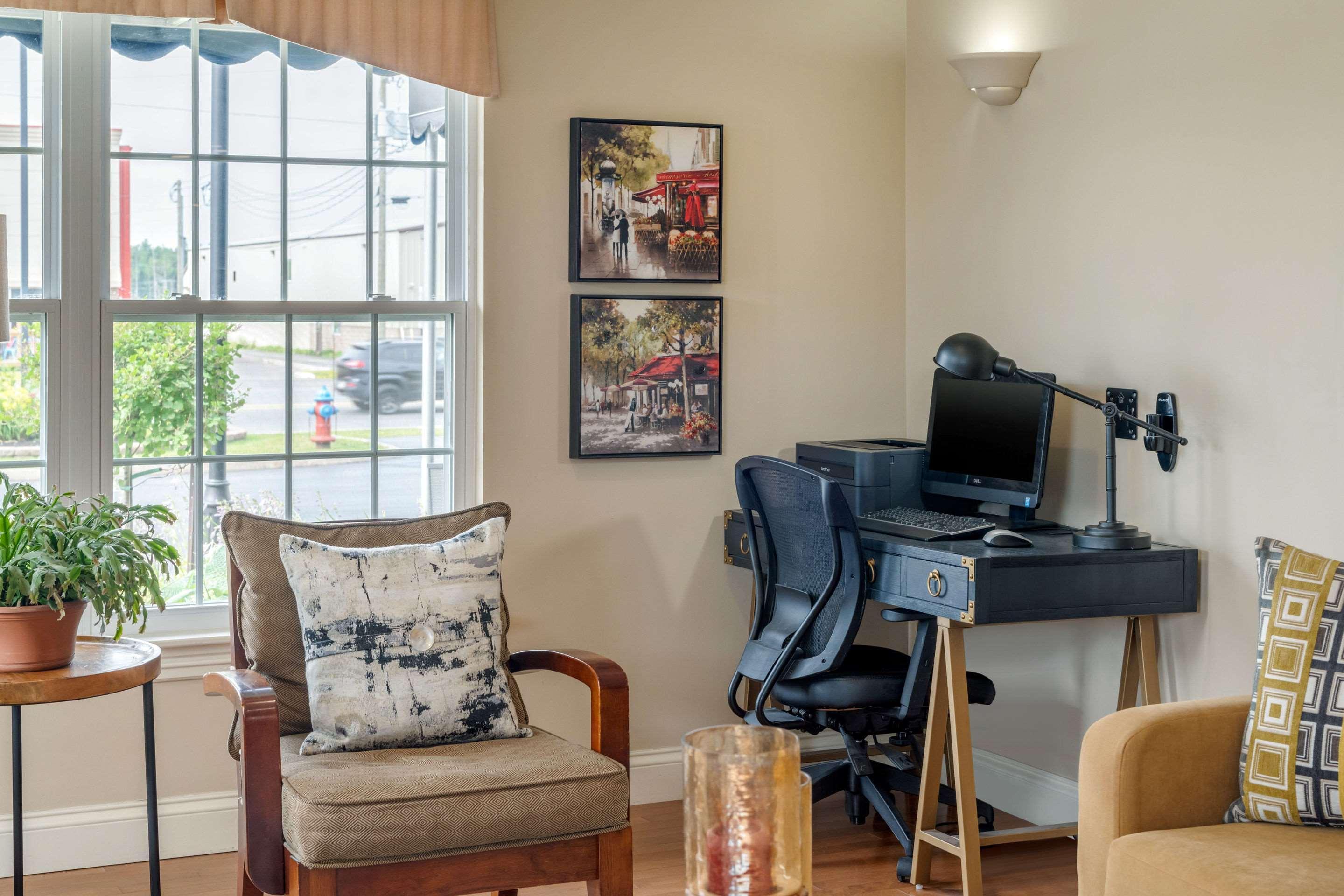 Quality Inn & Suites Amsterdam Fredericton Bagian luar foto