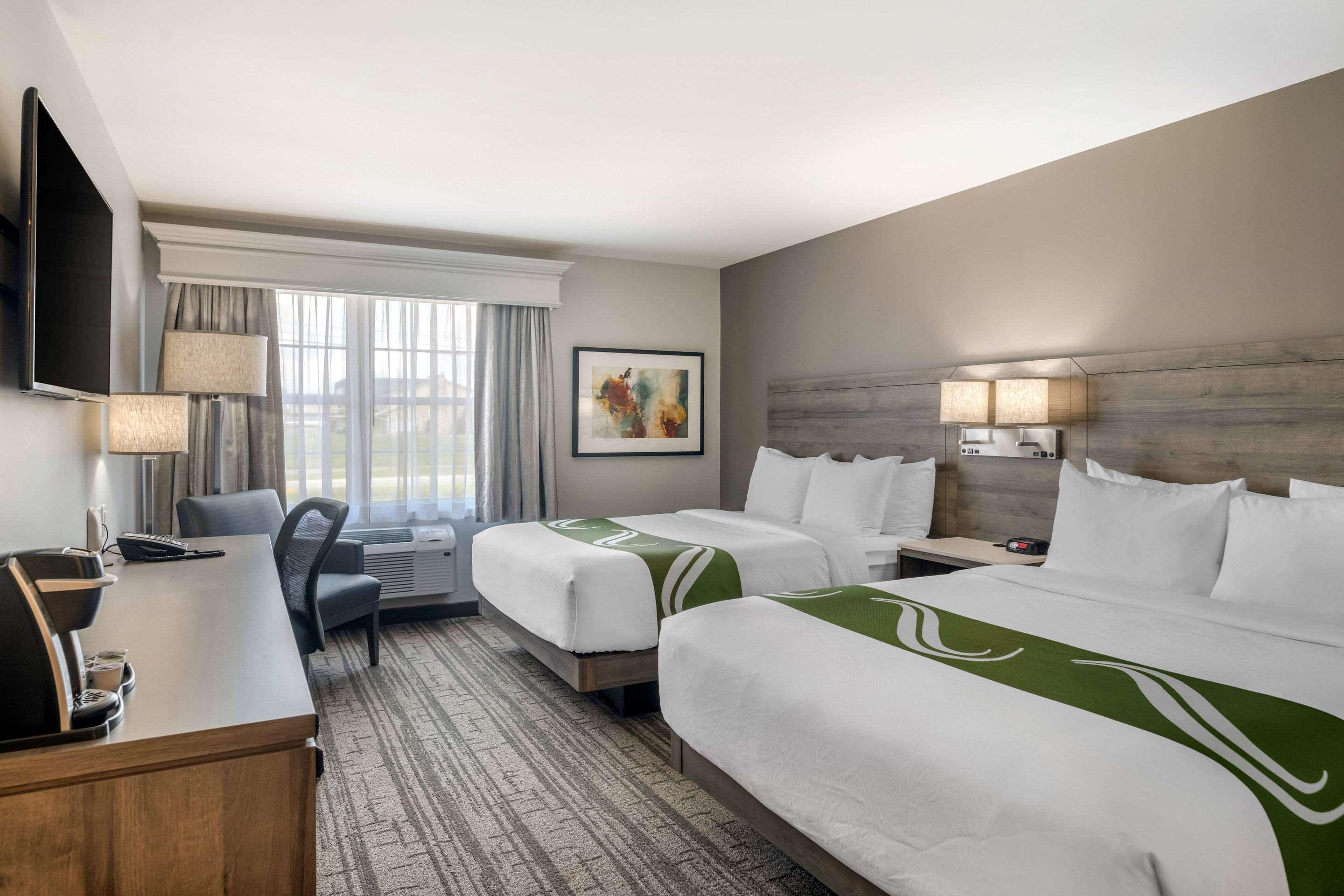 Quality Inn & Suites Amsterdam Fredericton Bagian luar foto