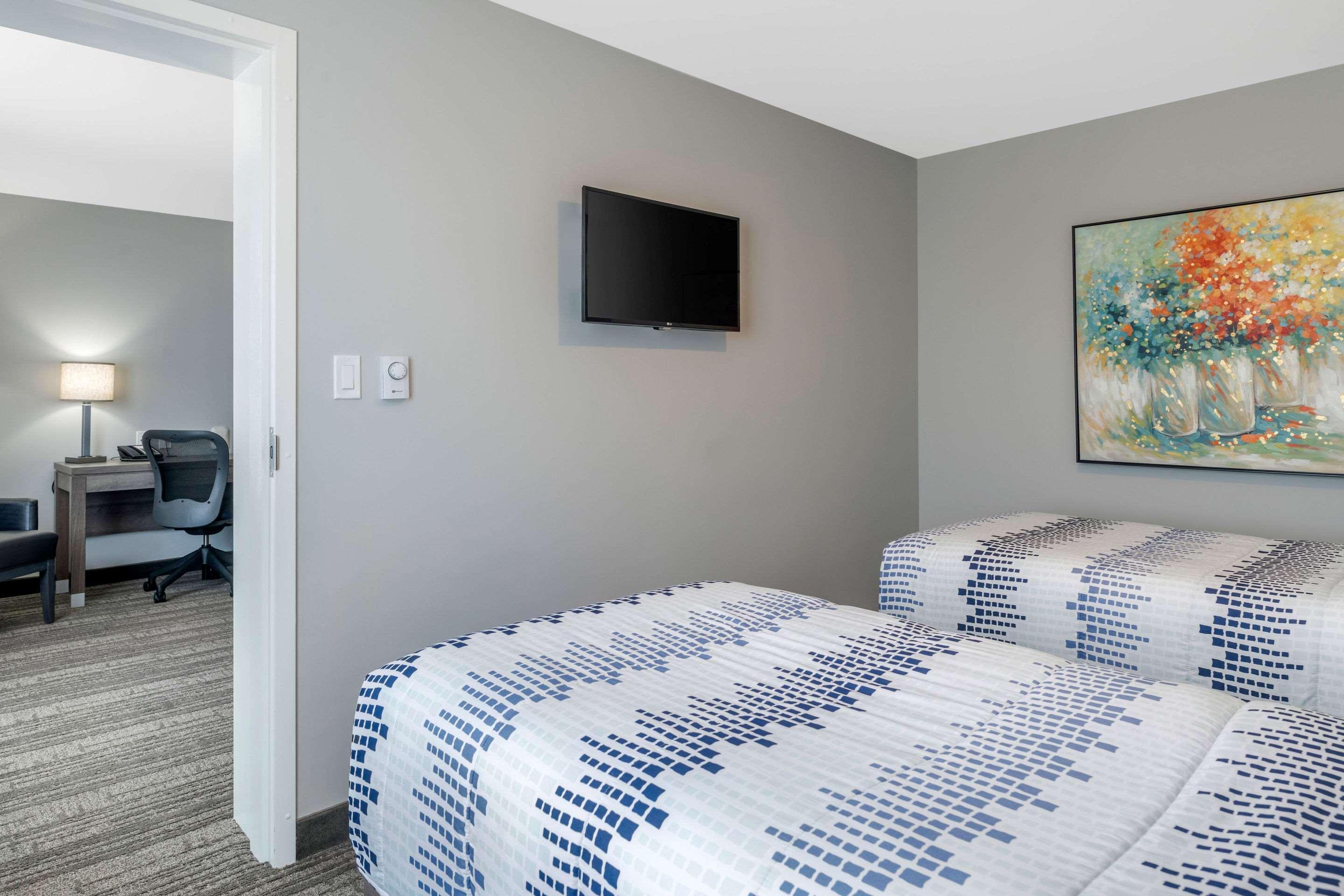 Quality Inn & Suites Amsterdam Fredericton Bagian luar foto