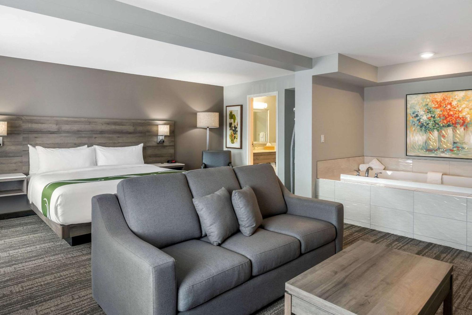 Quality Inn & Suites Amsterdam Fredericton Bagian luar foto