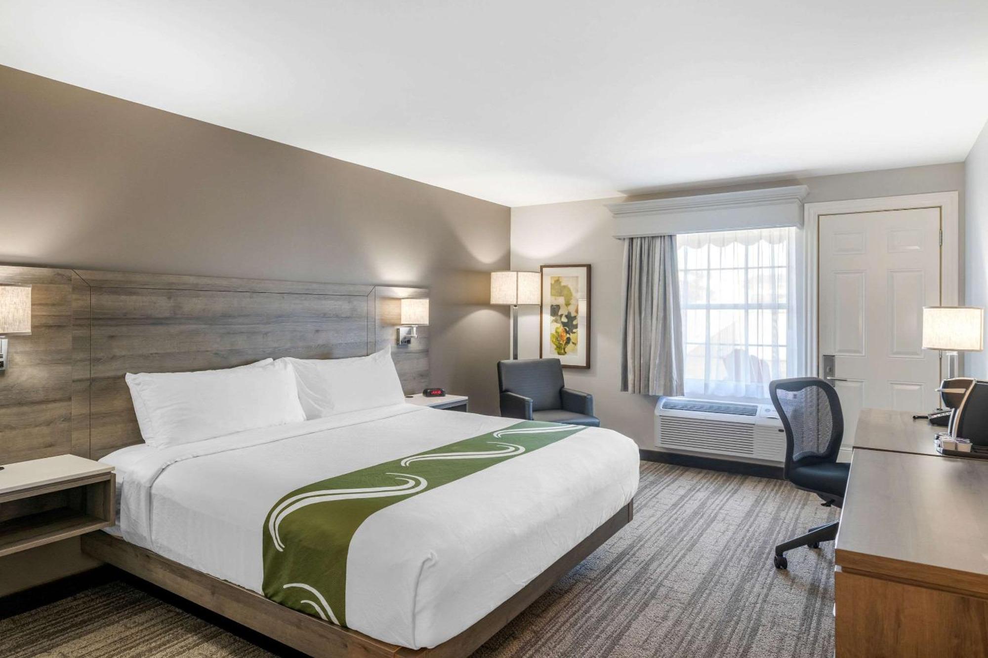 Quality Inn & Suites Amsterdam Fredericton Bagian luar foto