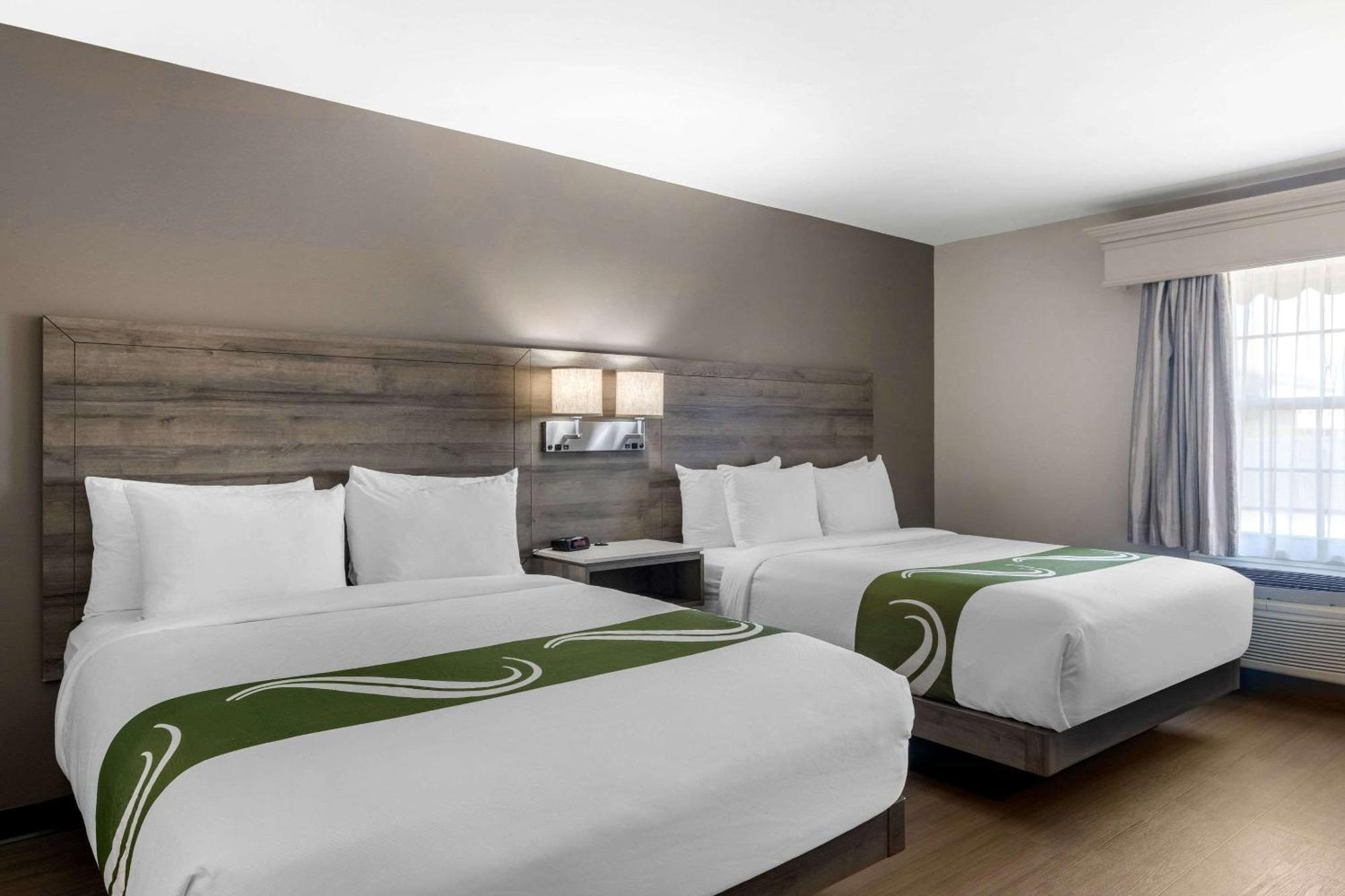 Quality Inn & Suites Amsterdam Fredericton Bagian luar foto