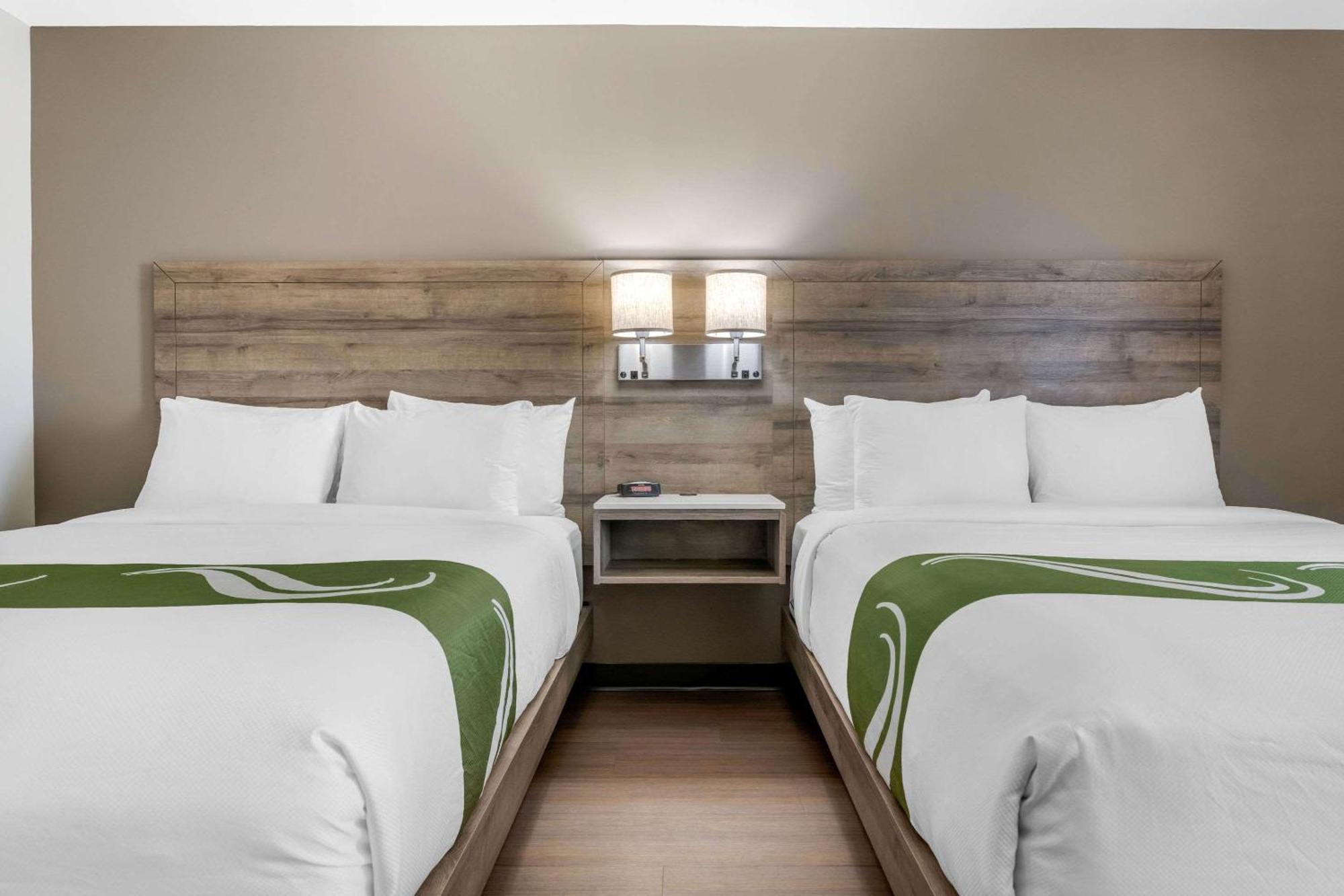 Quality Inn & Suites Amsterdam Fredericton Bagian luar foto