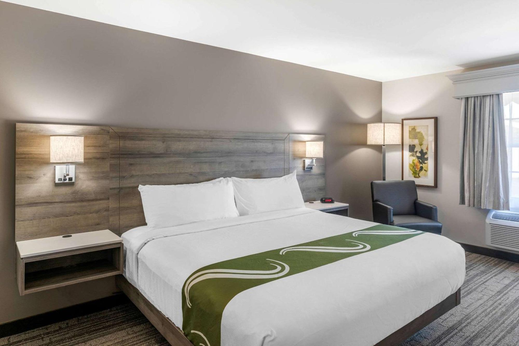 Quality Inn & Suites Amsterdam Fredericton Bagian luar foto