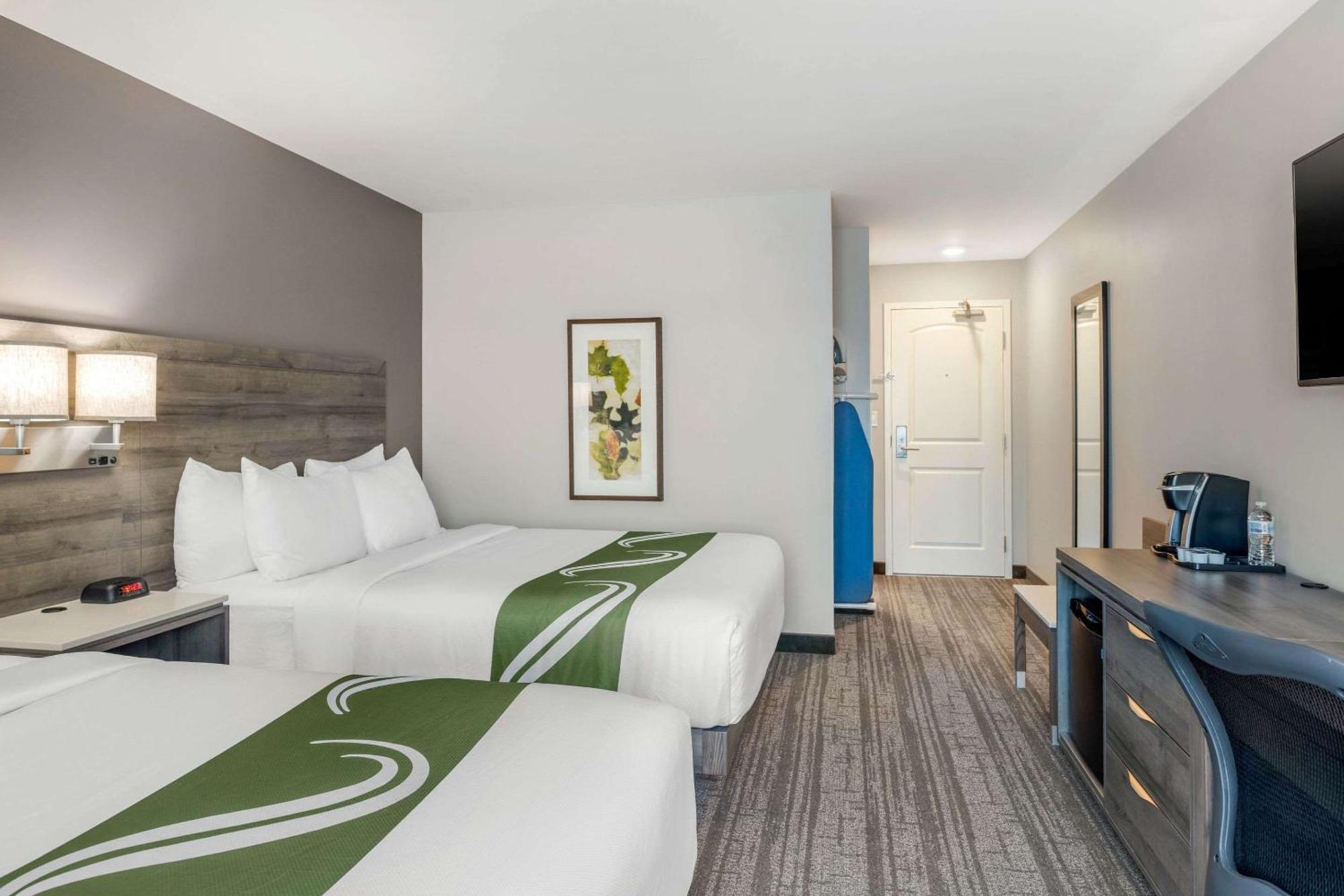 Quality Inn & Suites Amsterdam Fredericton Bagian luar foto