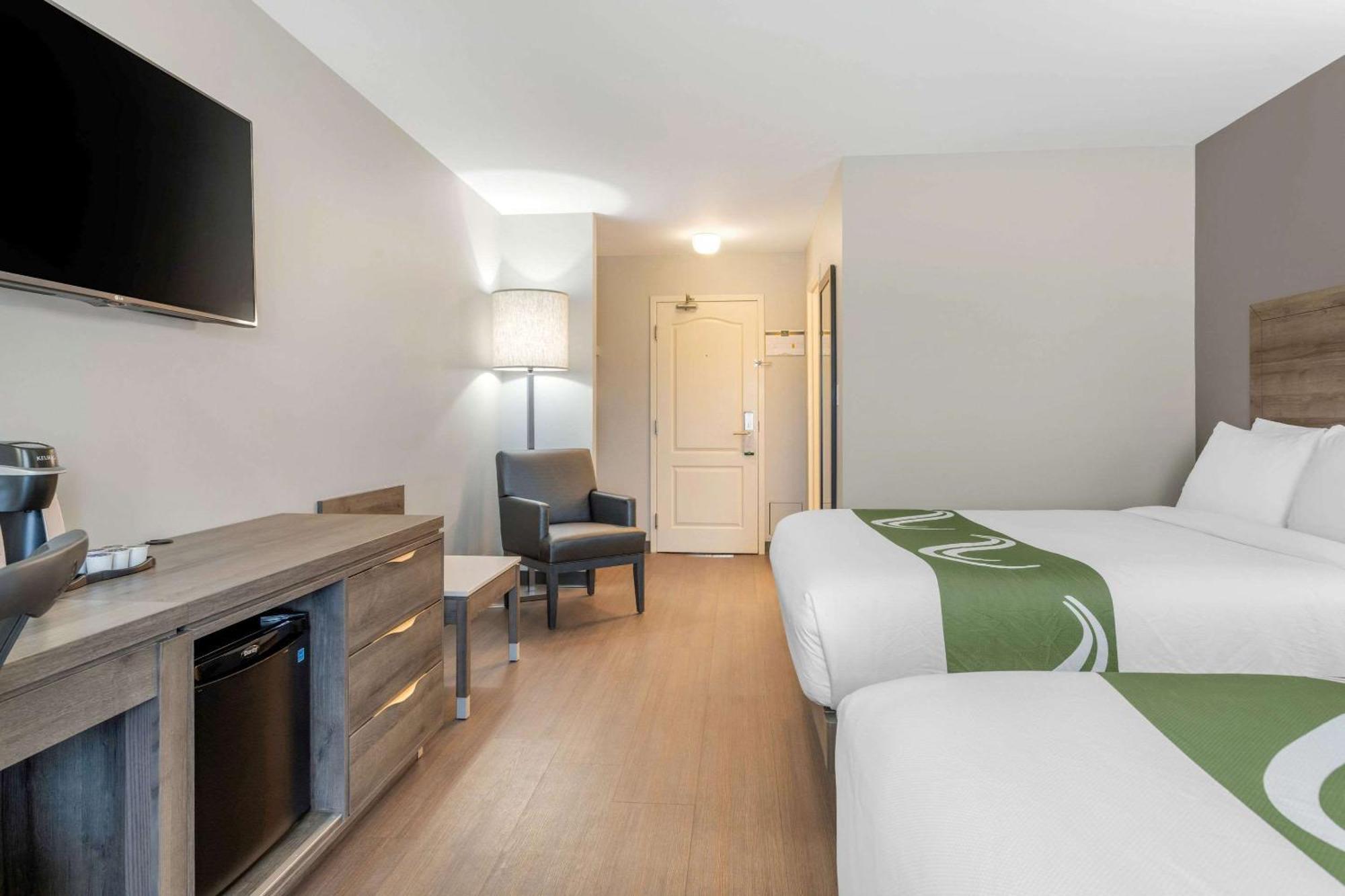 Quality Inn & Suites Amsterdam Fredericton Bagian luar foto