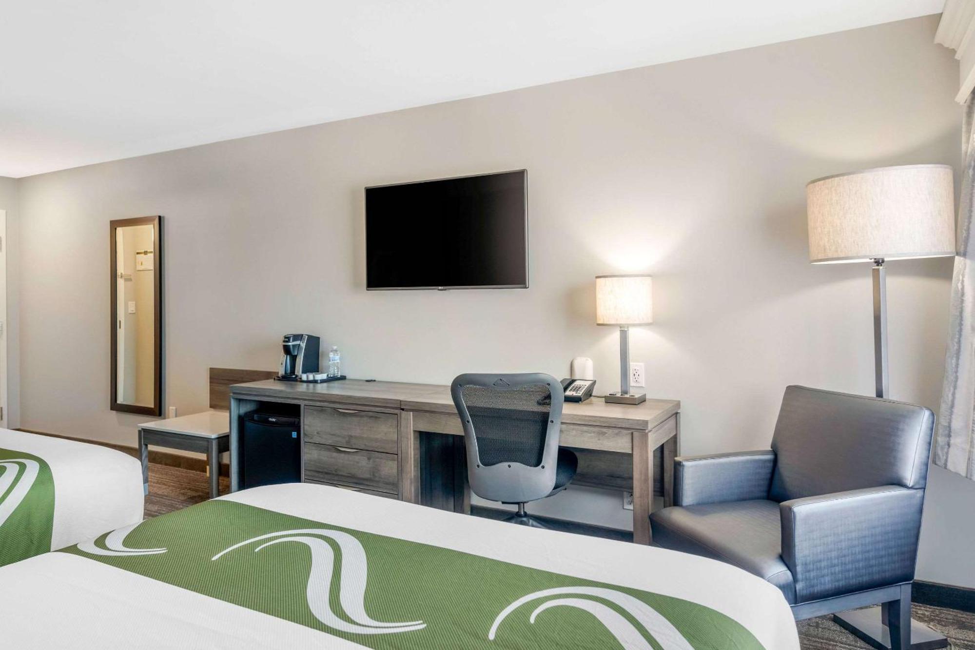 Quality Inn & Suites Amsterdam Fredericton Bagian luar foto