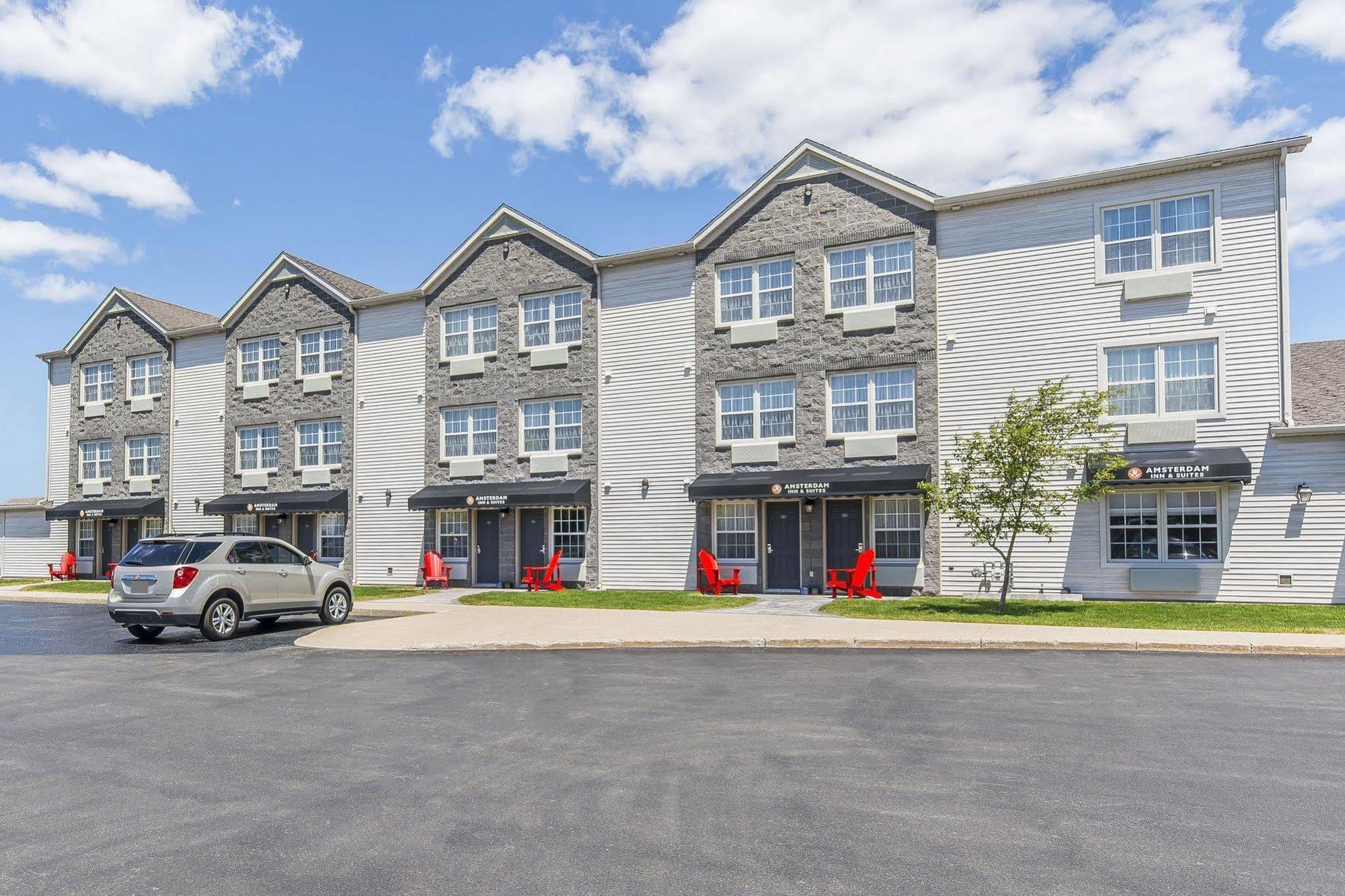 Quality Inn & Suites Amsterdam Fredericton Bagian luar foto