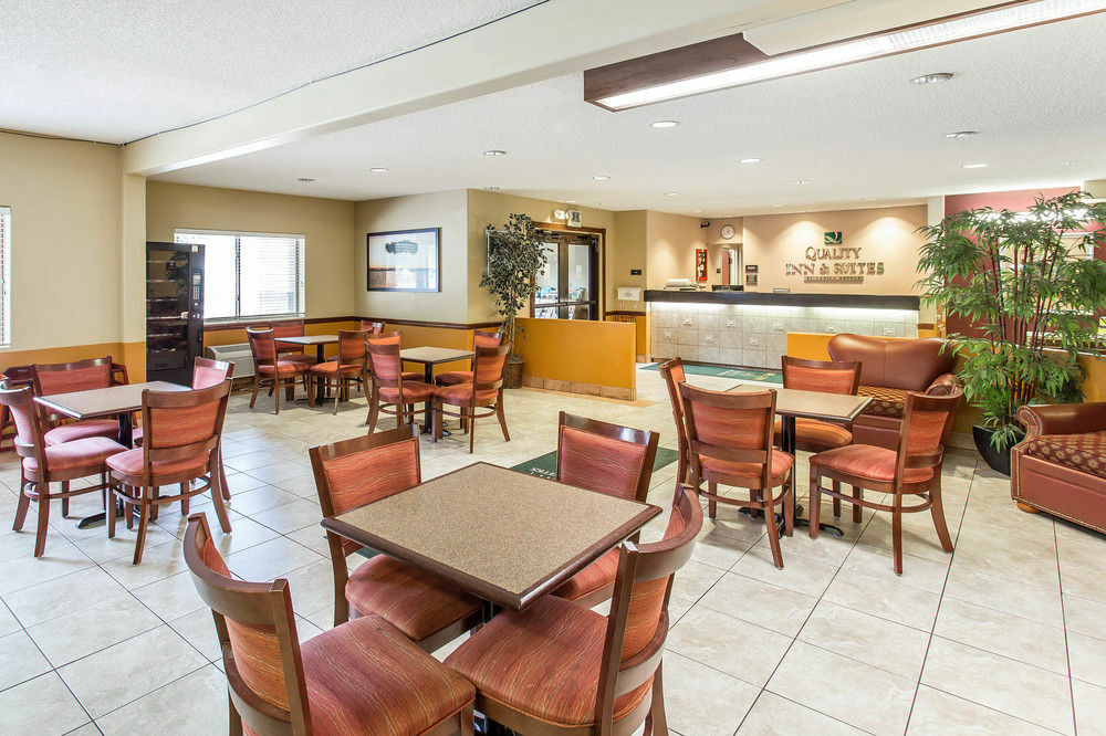 Quality Inn & Suites Amsterdam Fredericton Bagian luar foto